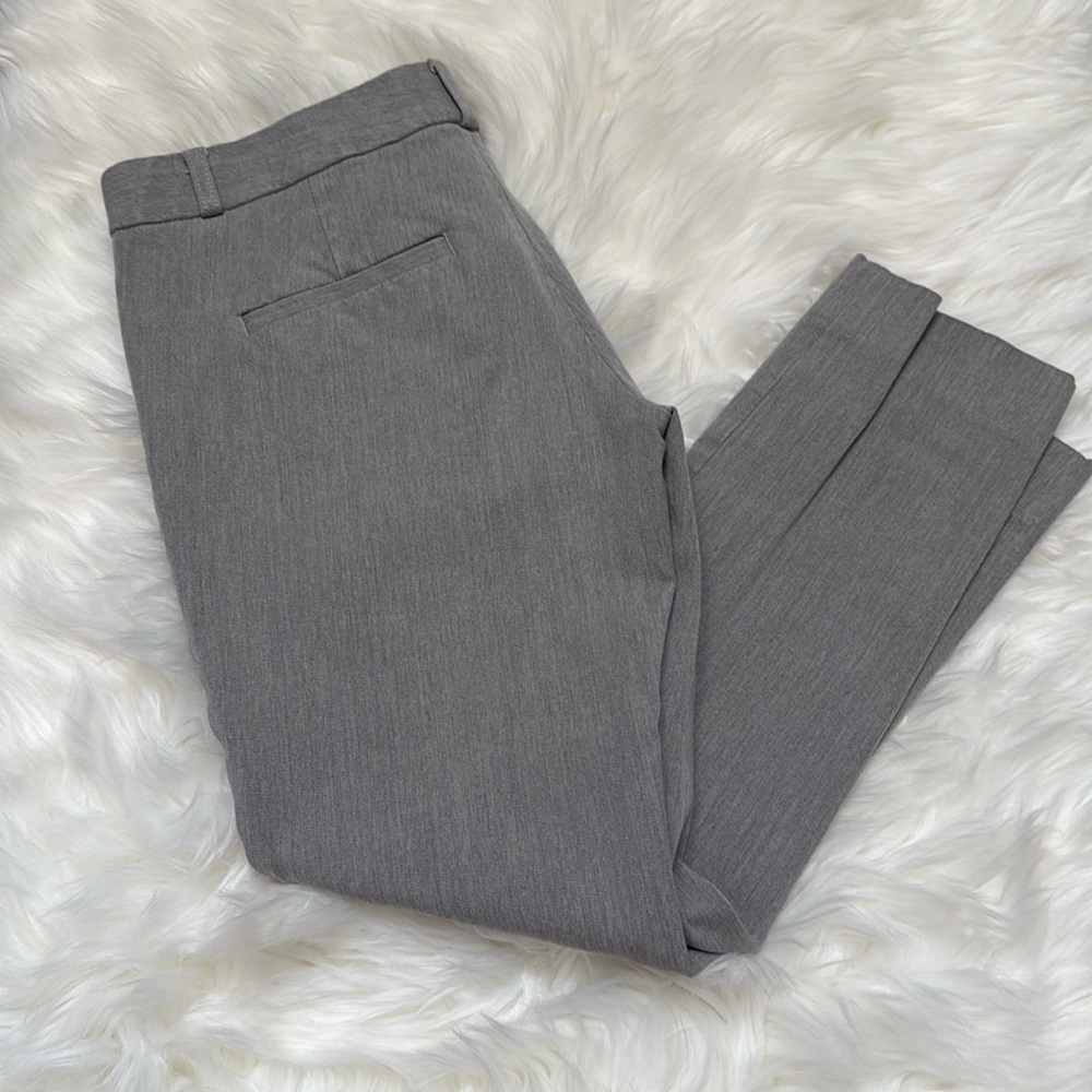 LIKE NEW Banana Republic Sloan Pants Women Size 2P in gray.